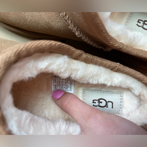 NEW UGG Classic Slipper - Picture 2 of 4